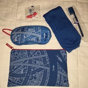 Emirates Amenity Bag